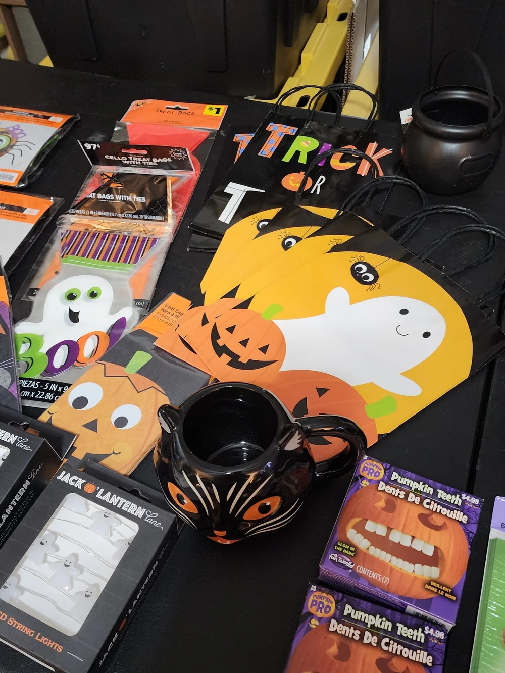 25 Pc Halloween Party Bundle